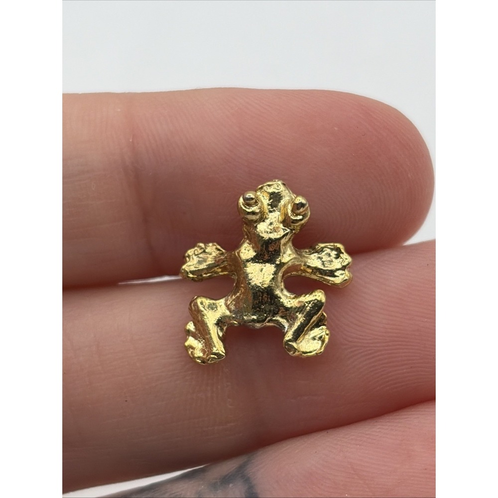 Tree Frog Cute Tiny Gold Tone Lapel Hat Pin